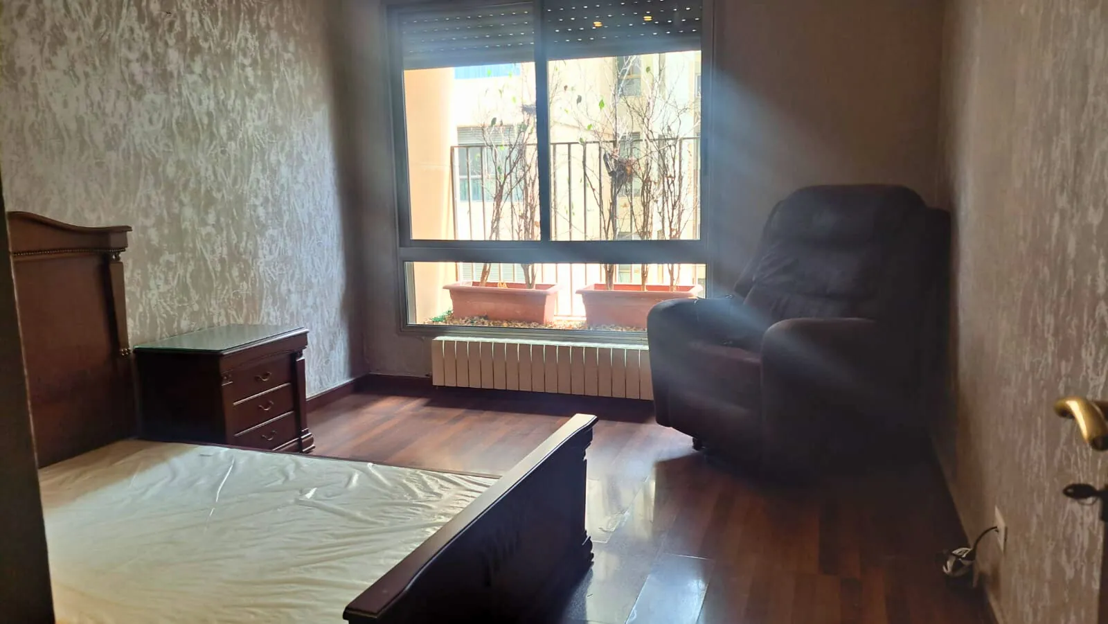 Spacious & Beautifully Designed Apartment For Sale in Tallet Al Khayat — الصورة 9