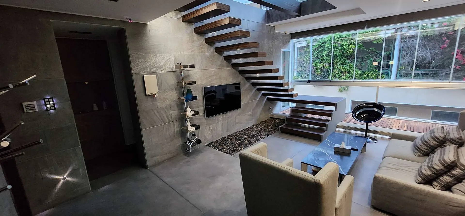 Exclusive! Luxurious Penthouse with Patio For Sale In Achrafieh, Carré D'or — الصورة 10