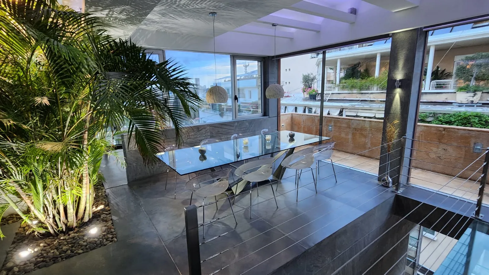 Exclusive! Luxurious Penthouse with Patio For Sale In Achrafieh, Carré D'or — الصورة 3