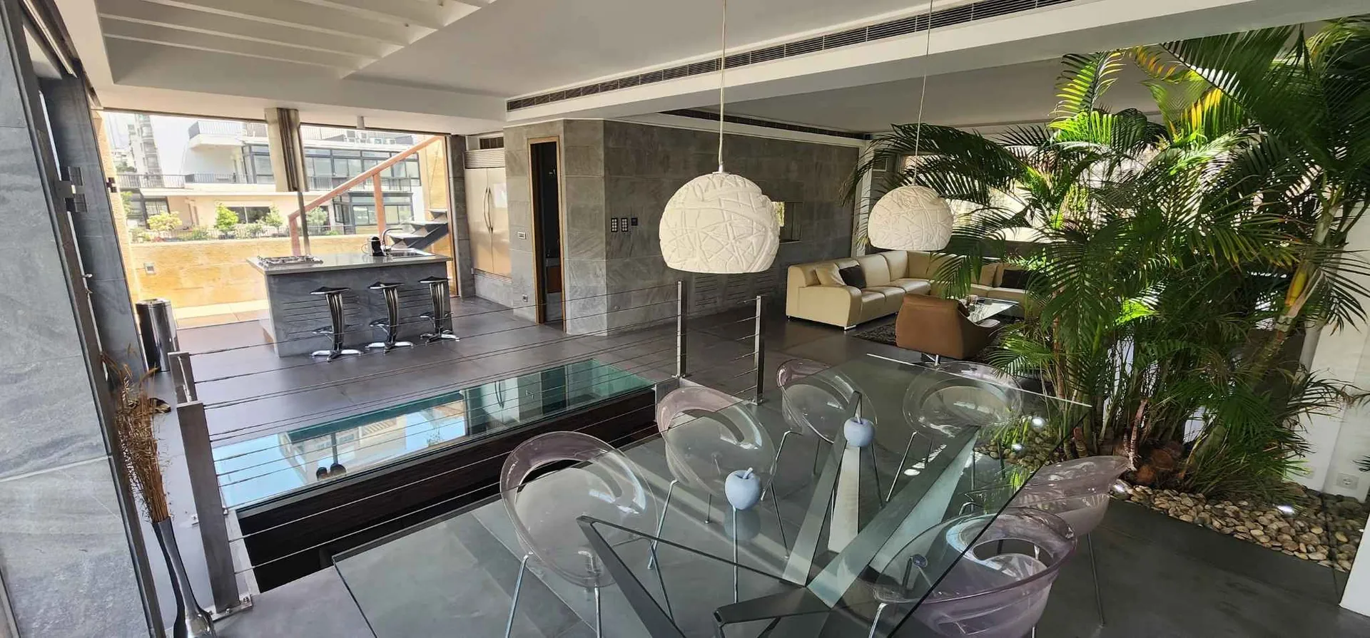 Exclusive! Luxurious Penthouse with Patio For Sale In Achrafieh, Carré D'or — الصورة 4