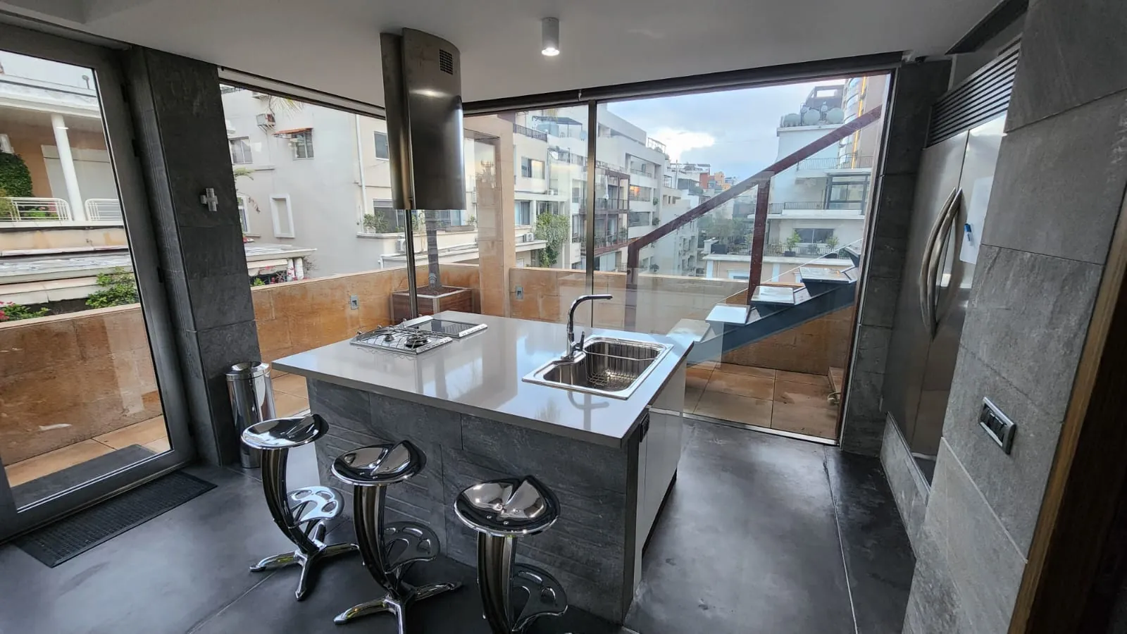 Exclusive! Luxurious Penthouse with Patio For Sale In Achrafieh, Carré D'or — الصورة 6