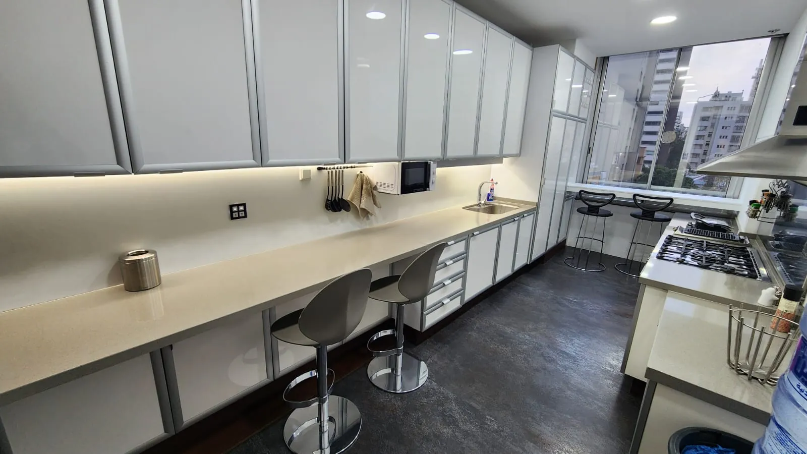 Exclusive! Luxurious Penthouse with Patio For Sale In Achrafieh, Carré D'or — الصورة 7