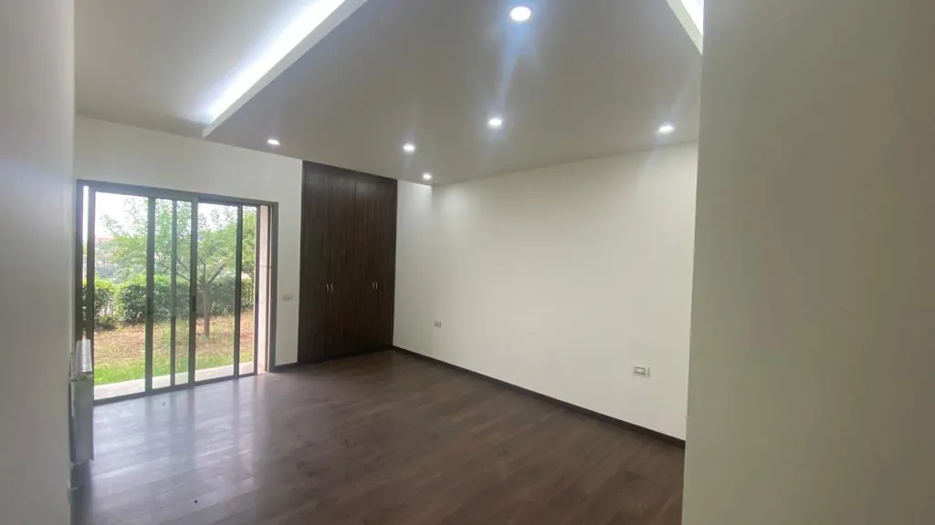 Spacious Apartment With Terrace For Sale In Mtayleb — الصورة 10
