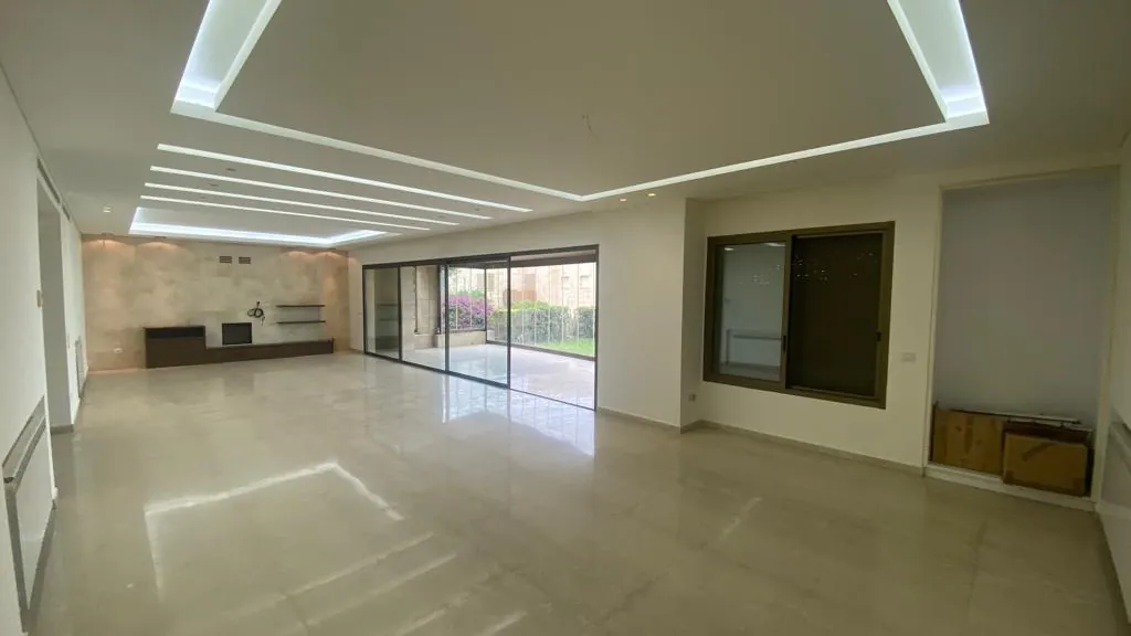 Spacious Apartment With Terrace For Sale In Mtayleb — الصورة 4