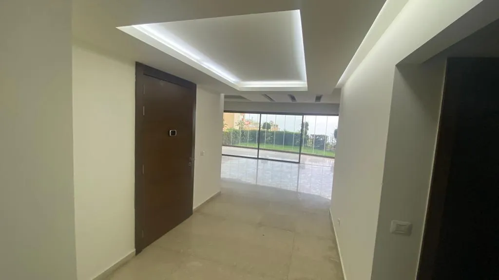 Spacious Apartment With Terrace For Sale In Mtayleb — الصورة 5