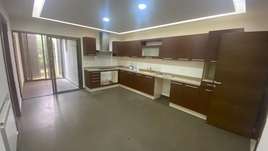 Spacious Apartment With Terrace For Sale In Mtayleb — الصورة 6