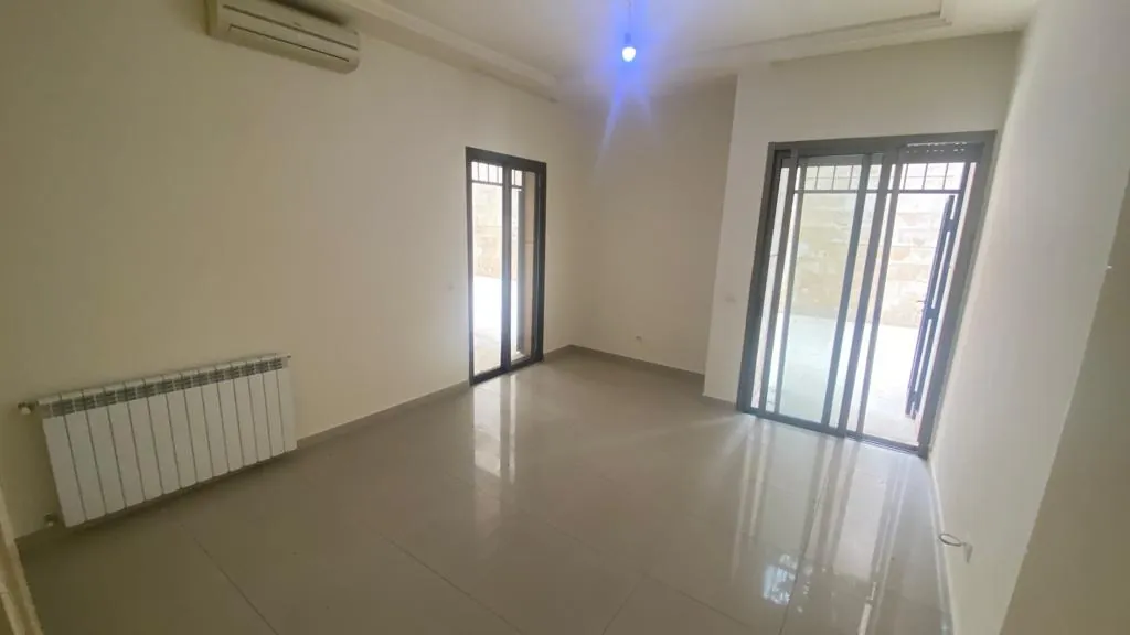 Spacious Apartment With Terrace For Sale In Mtayleb — الصورة 7