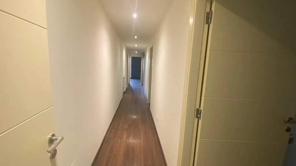 Spacious Apartment With Terrace For Sale In Mtayleb — الصورة 8