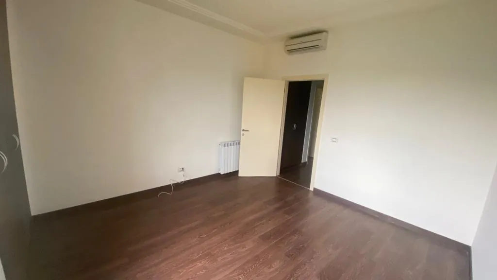 Spacious Apartment With Terrace For Sale In Mtayleb — الصورة 9