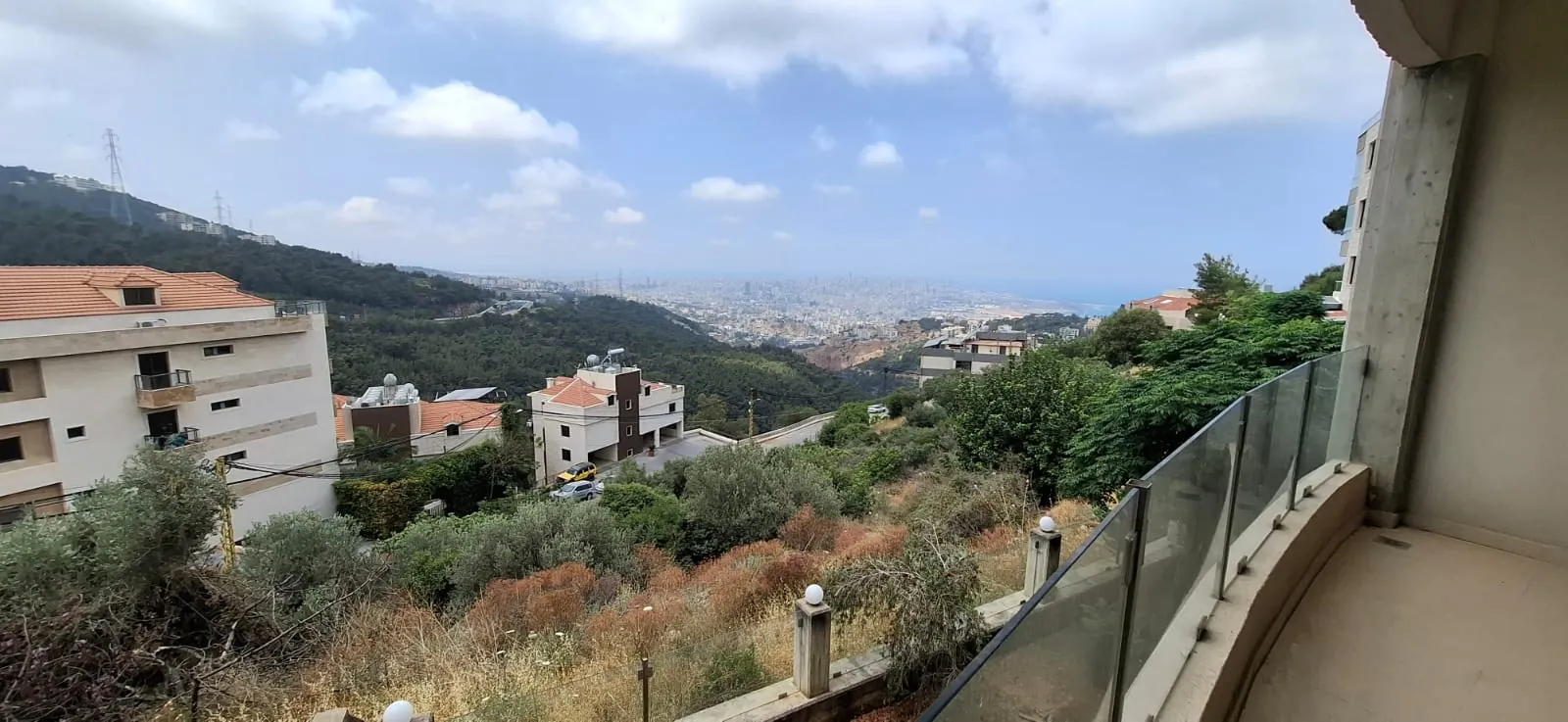 Deluxe 3-Bedroom Apartment For Sale in Bsalim — الصورة 3