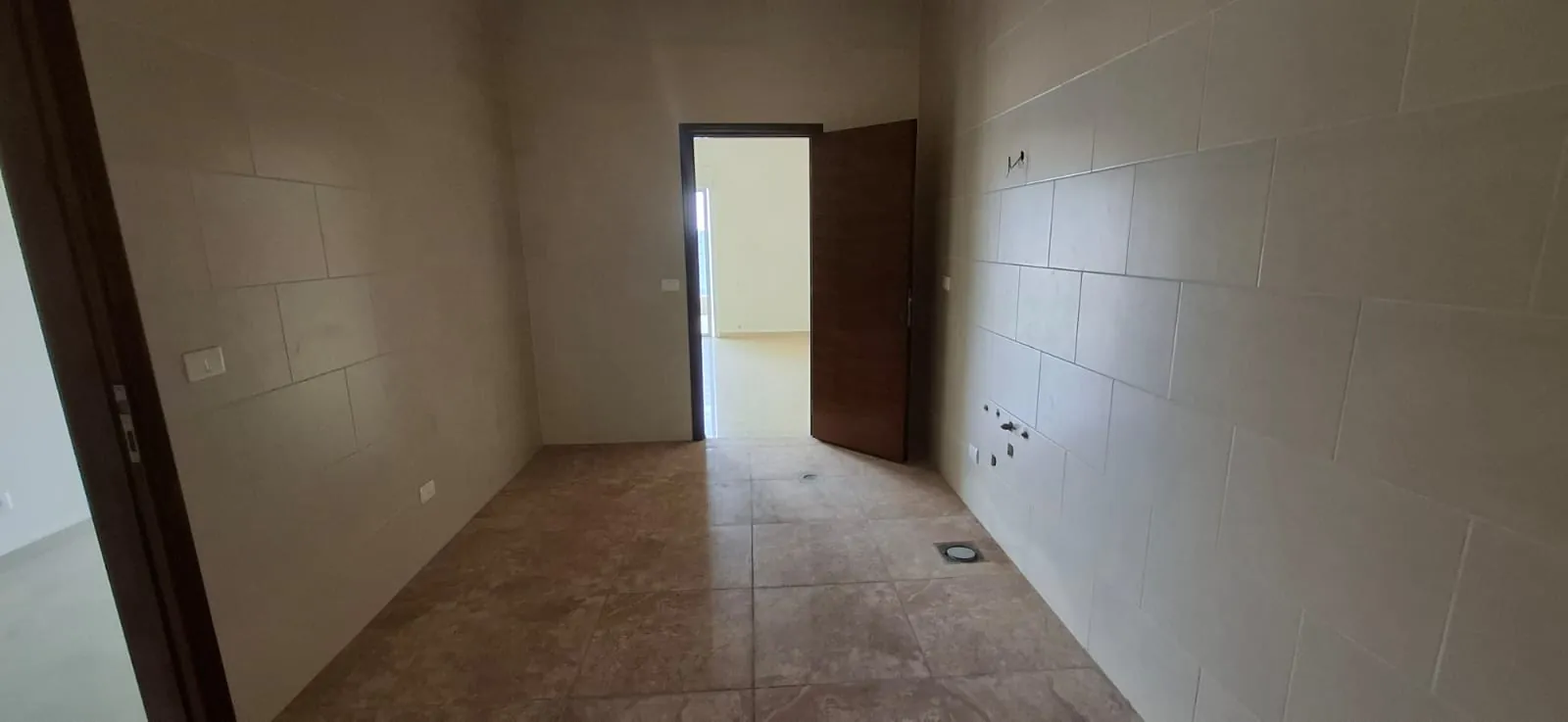 Deluxe 3-Bedroom Apartment For Sale in Bsalim — الصورة 4