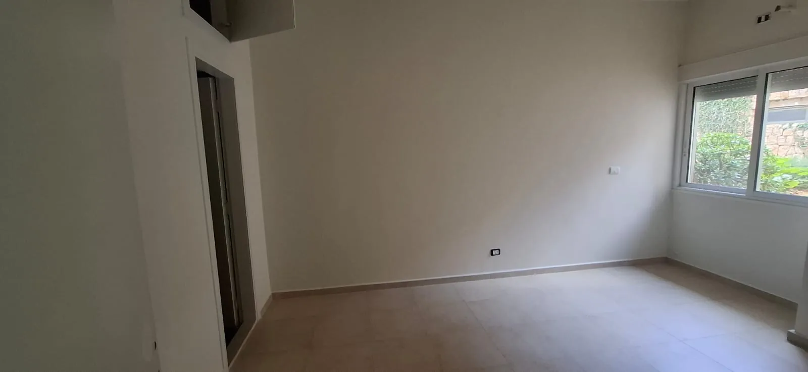 Deluxe 3-Bedroom Apartment For Sale in Bsalim — الصورة 6