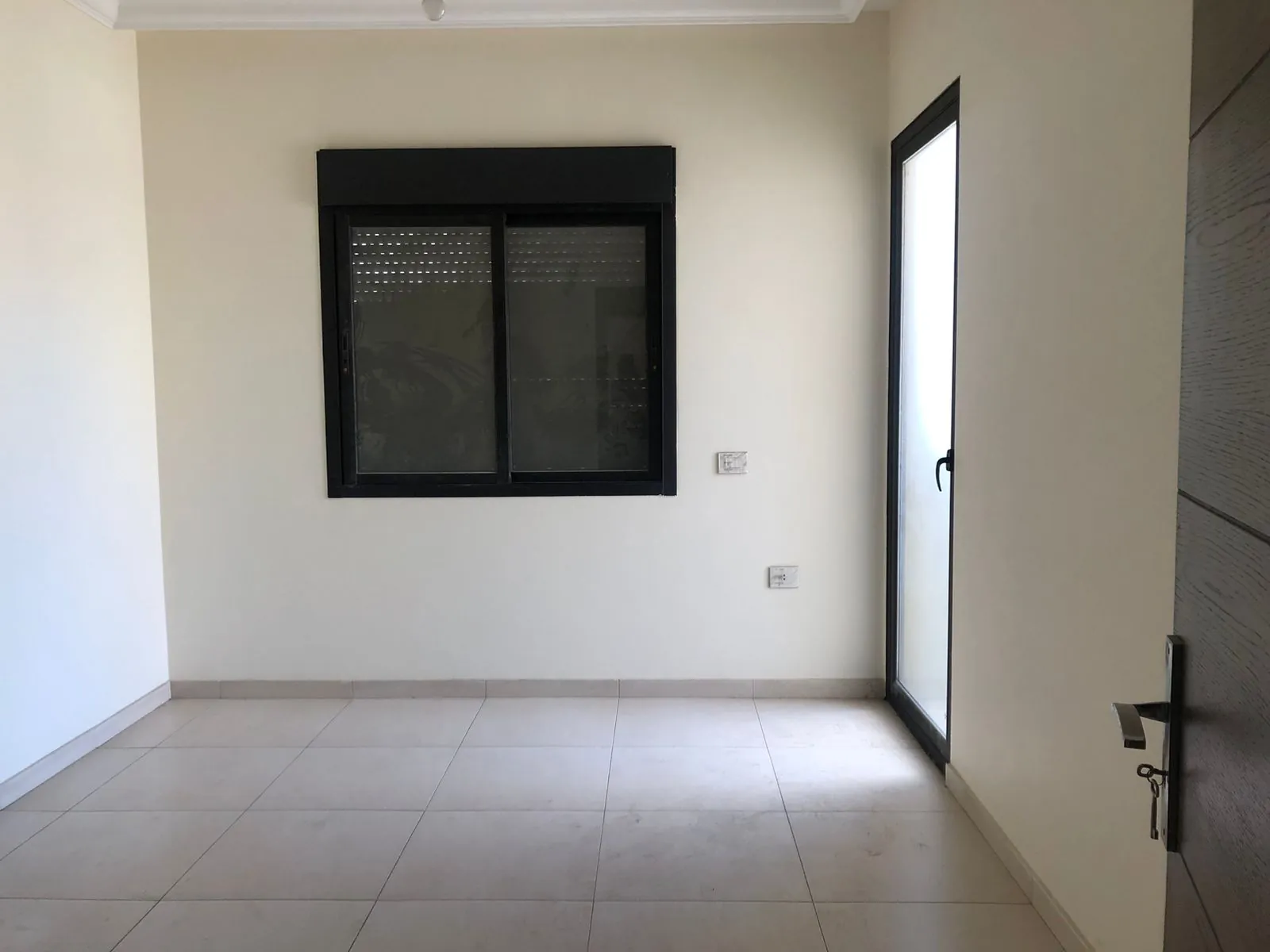 Spacious 3-Bedroom Apartment For Sale in Badaro — الصورة 3
