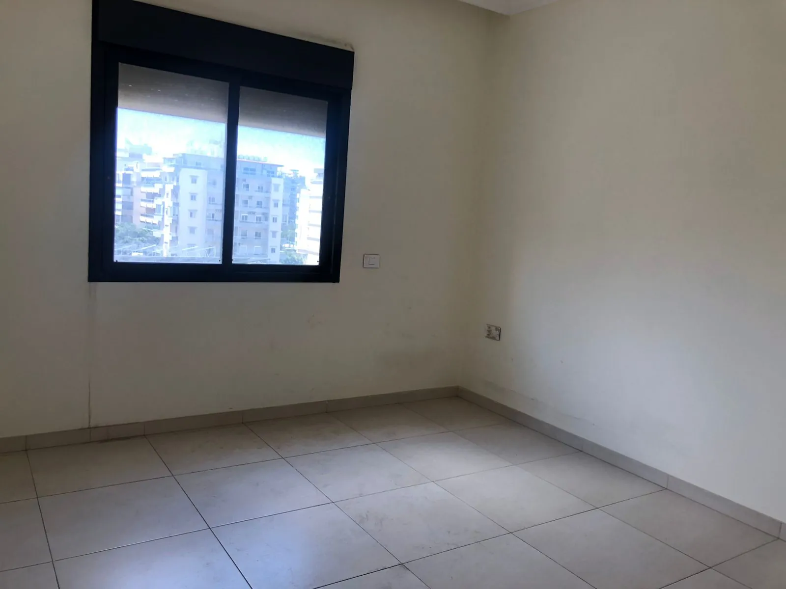 Spacious 3-Bedroom Apartment For Sale in Badaro — الصورة 4
