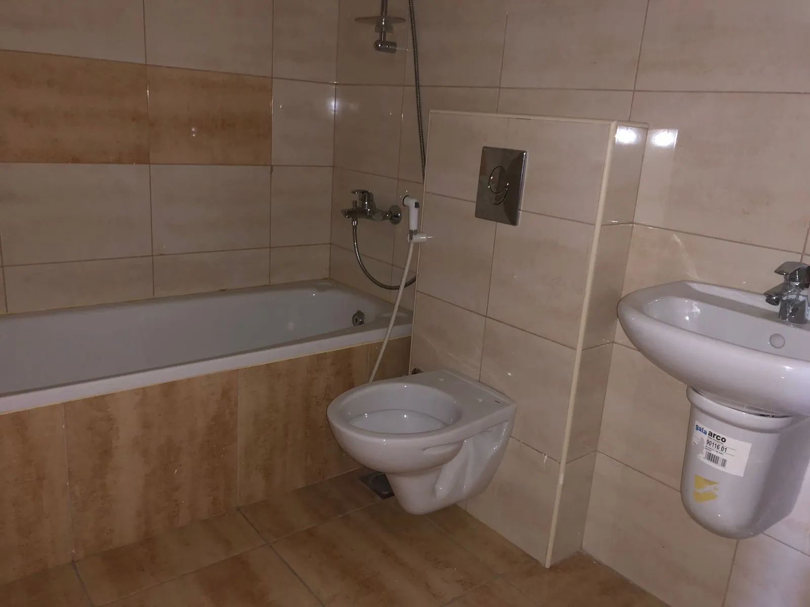 Spacious 3-Bedroom Apartment For Sale in Badaro — الصورة 6