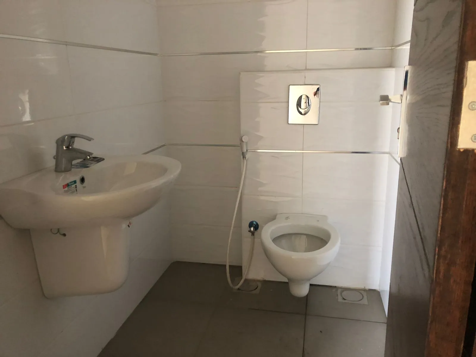 Spacious 3-Bedroom Apartment For Sale in Badaro — الصورة 8