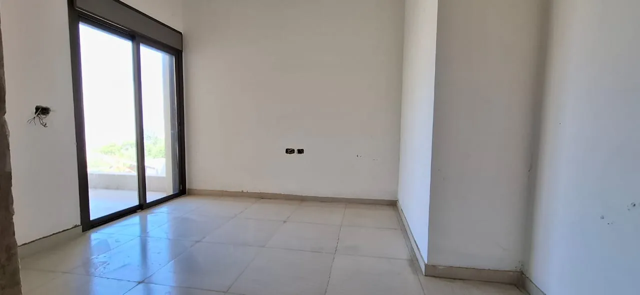 Spacious Apartment With Garden For Sale in Ajaltoun With Payment Facilities — الصورة 6