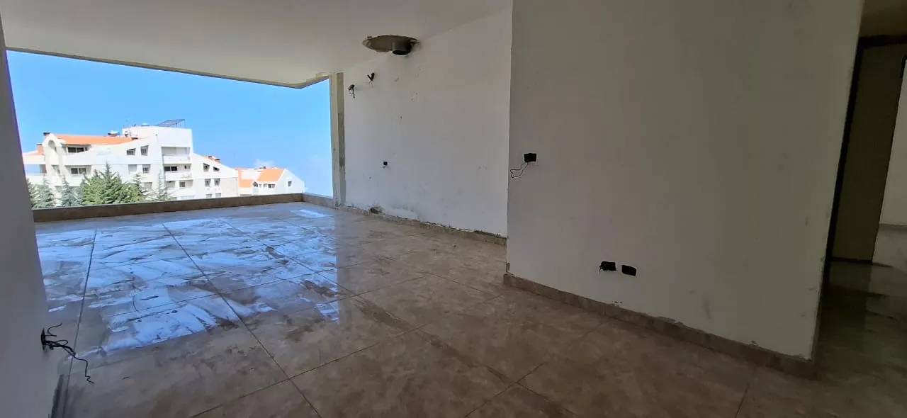 Spacious Apartment With Garden For Sale in Ajaltoun With Payment Facilities — الصورة 7