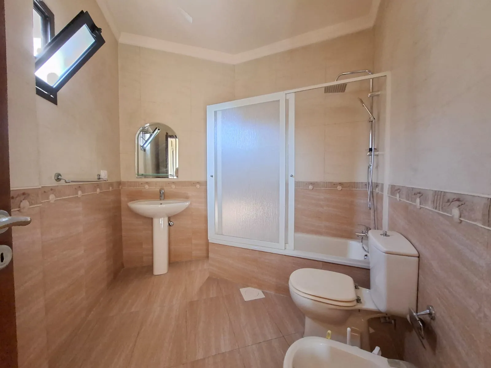 Spacious Duplex with Mountain & Sea view For Sale in Jeita — الصورة 9