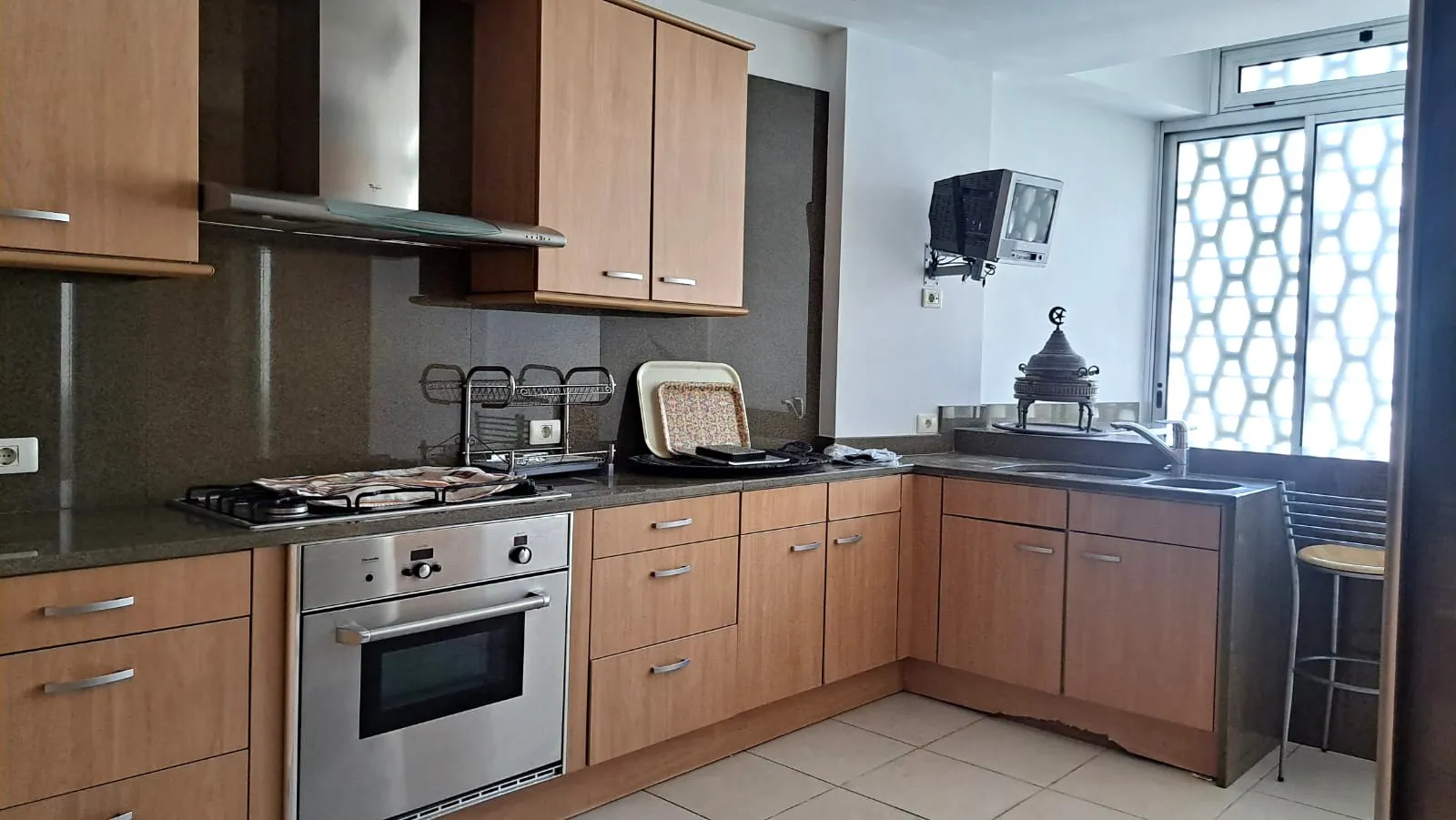 Spacious & Furnished Apartment For Rent in Koraytem, Ras Beirut — الصورة 5