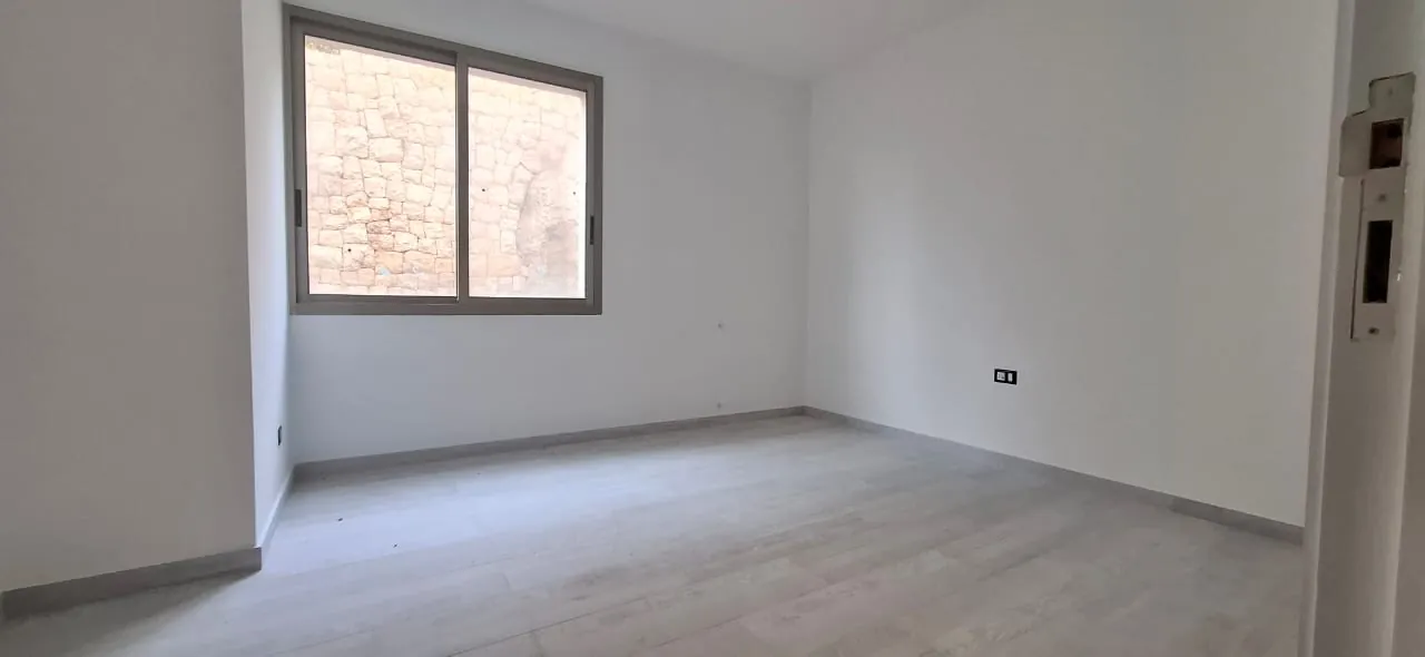 3-Bedroom Apartment with Small Garden & Large Balcony For Sale in Jeita — الصورة 10