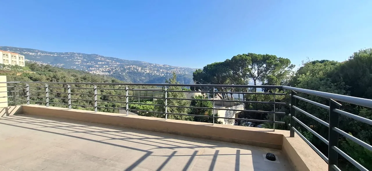 3-Bedroom Apartment with Small Garden & Large Balcony For Sale in Jeita — الصورة 2
