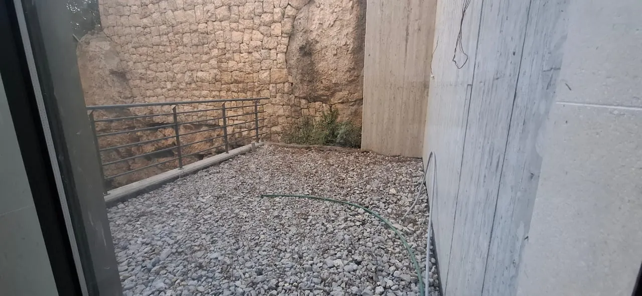 3-Bedroom Apartment with Small Garden & Large Balcony For Sale in Jeita — الصورة 9