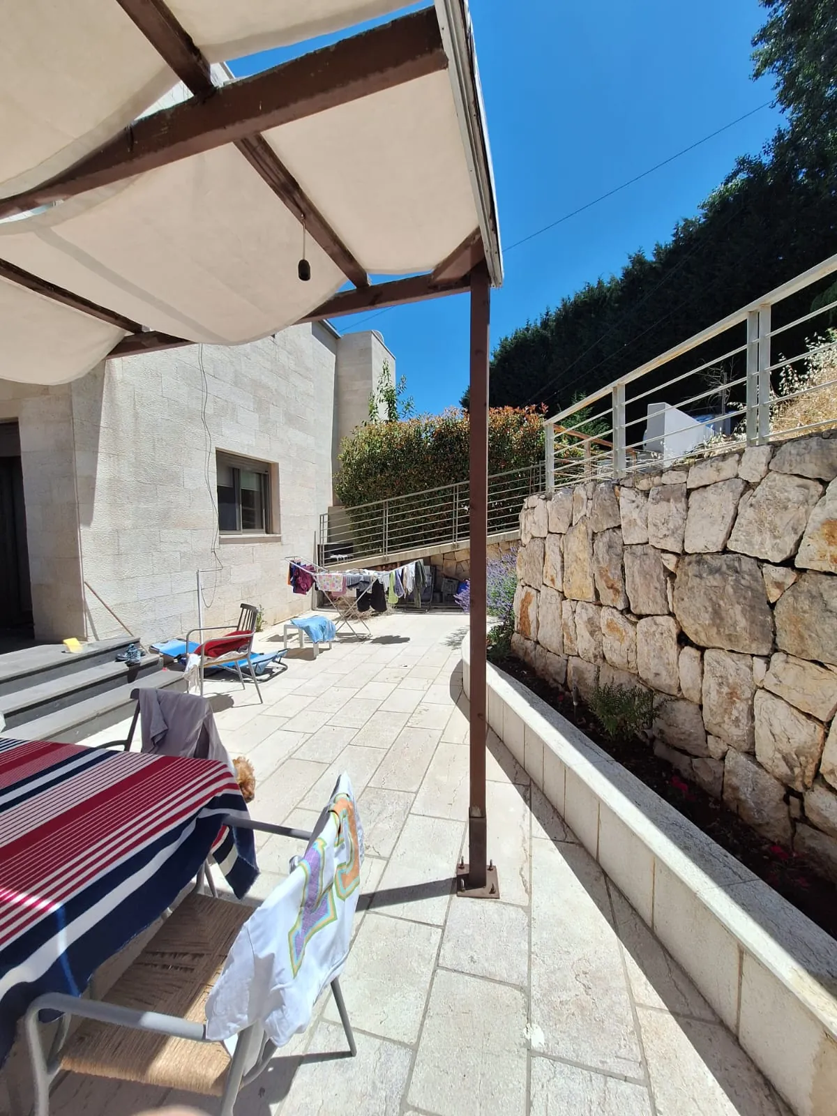 Spacious Apartment With Terrace For Sale in Ehden — الصورة 4