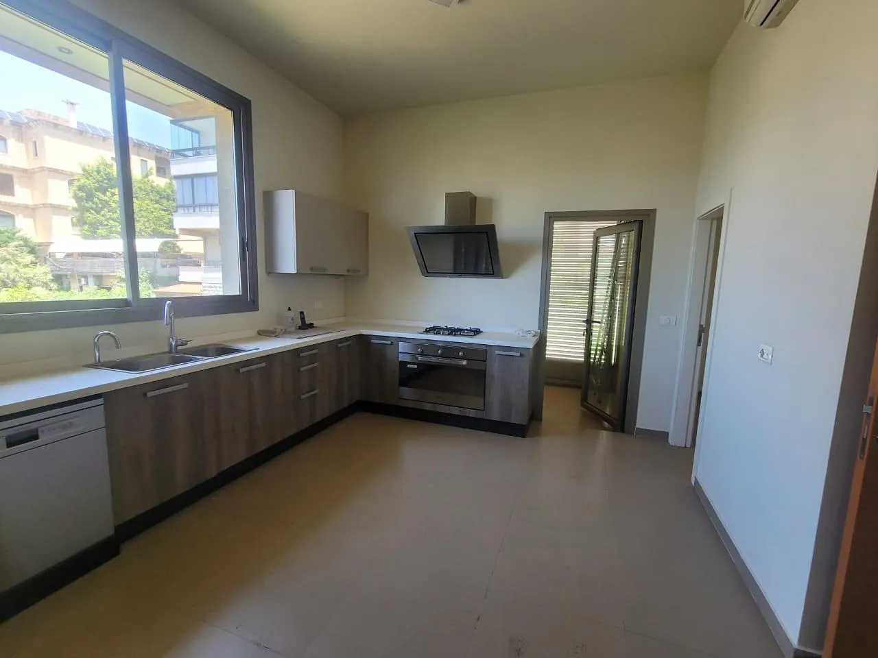 Furnished Apartment For Rent in A High-End Building in Horsh Tabet — الصورة 3