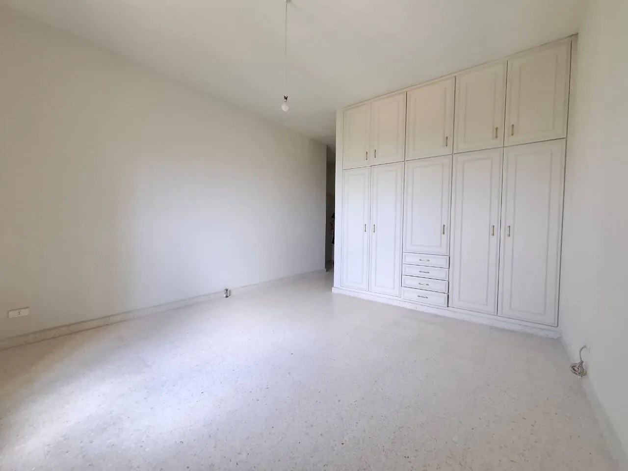 Spacious Apartment With Lovely Mountain View For Rent in Klayaat — الصورة 5