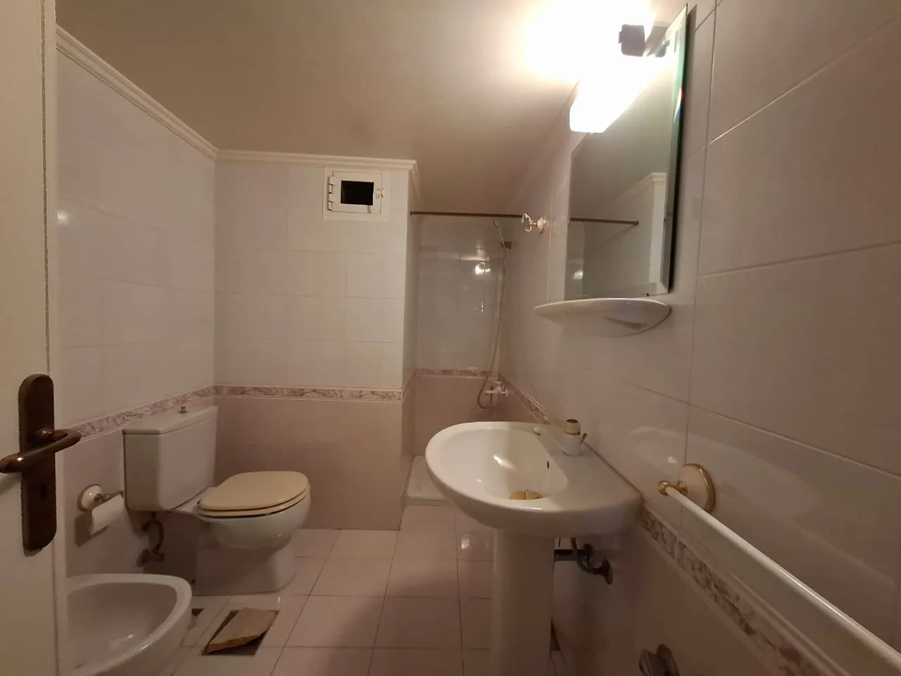 Spacious Apartment With Lovely Mountain View For Rent in Klayaat — الصورة 6