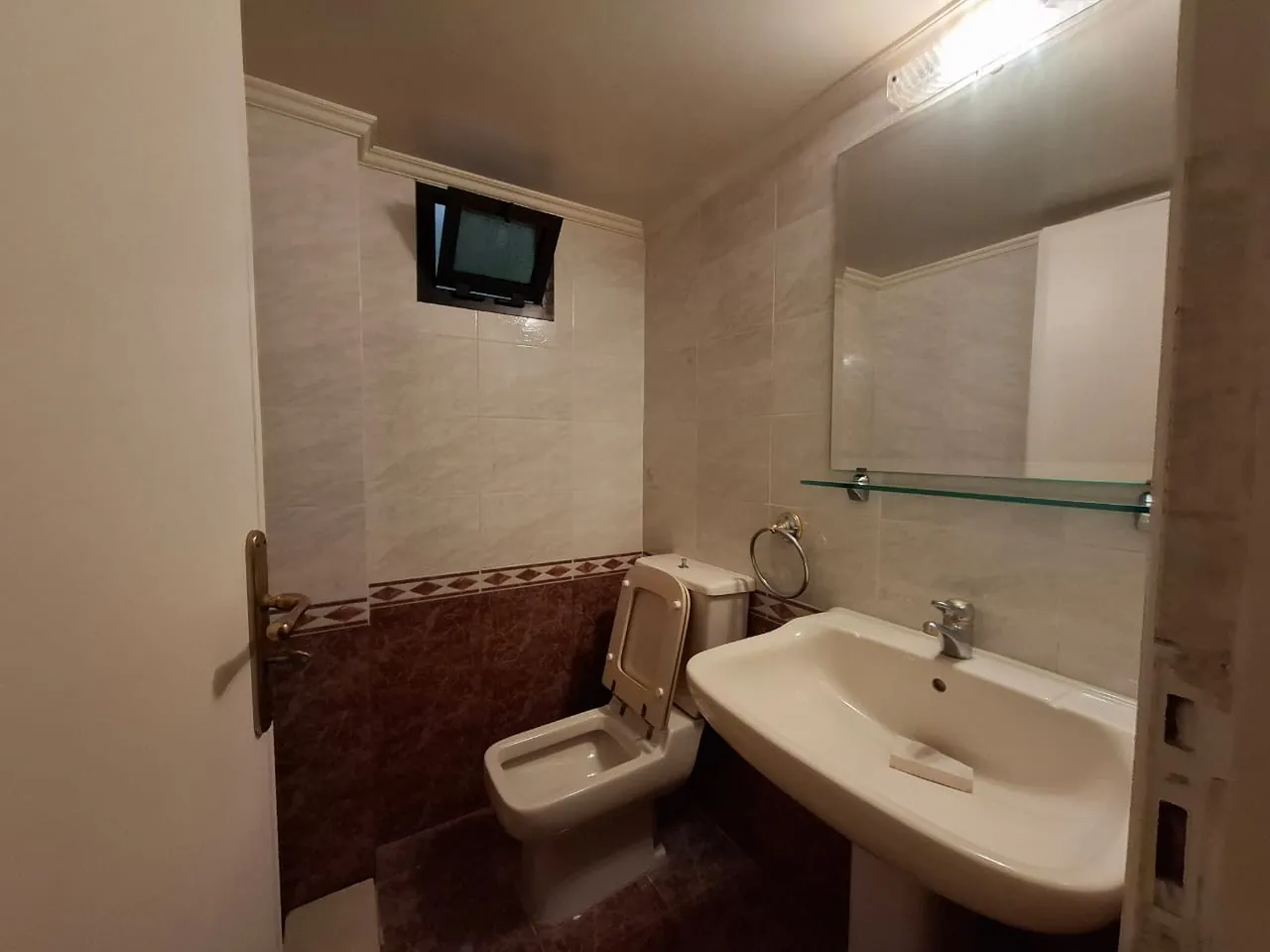 Spacious Apartment With Lovely Mountain View For Rent in Klayaat — الصورة 7