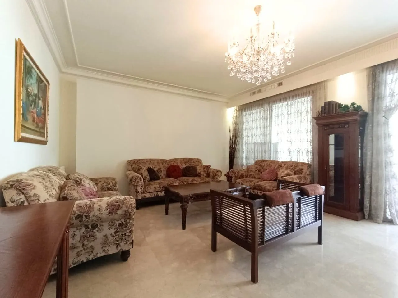 Furnished 3-Bedroom Apartment For Rent in a Prime Location in Achrafieh, Lycée — الصورة 3