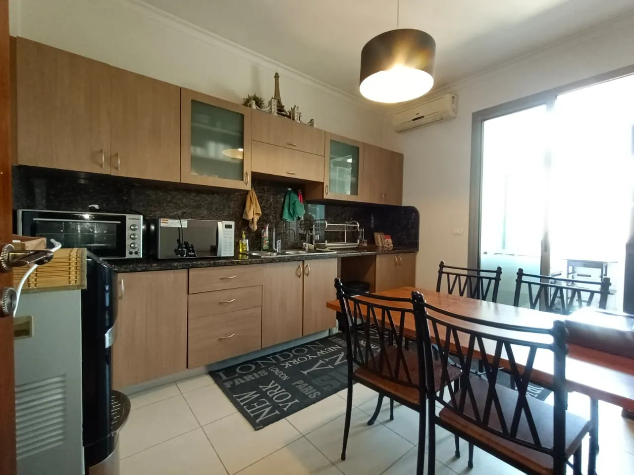 Furnished 3-Bedroom Apartment For Rent in a Prime Location in Achrafieh, Lycée — الصورة 8