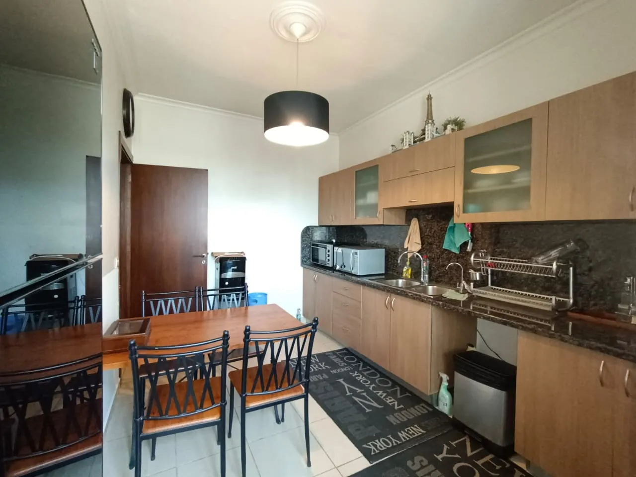 Furnished 3-Bedroom Apartment For Rent in a Prime Location in Achrafieh, Lycée — الصورة 9