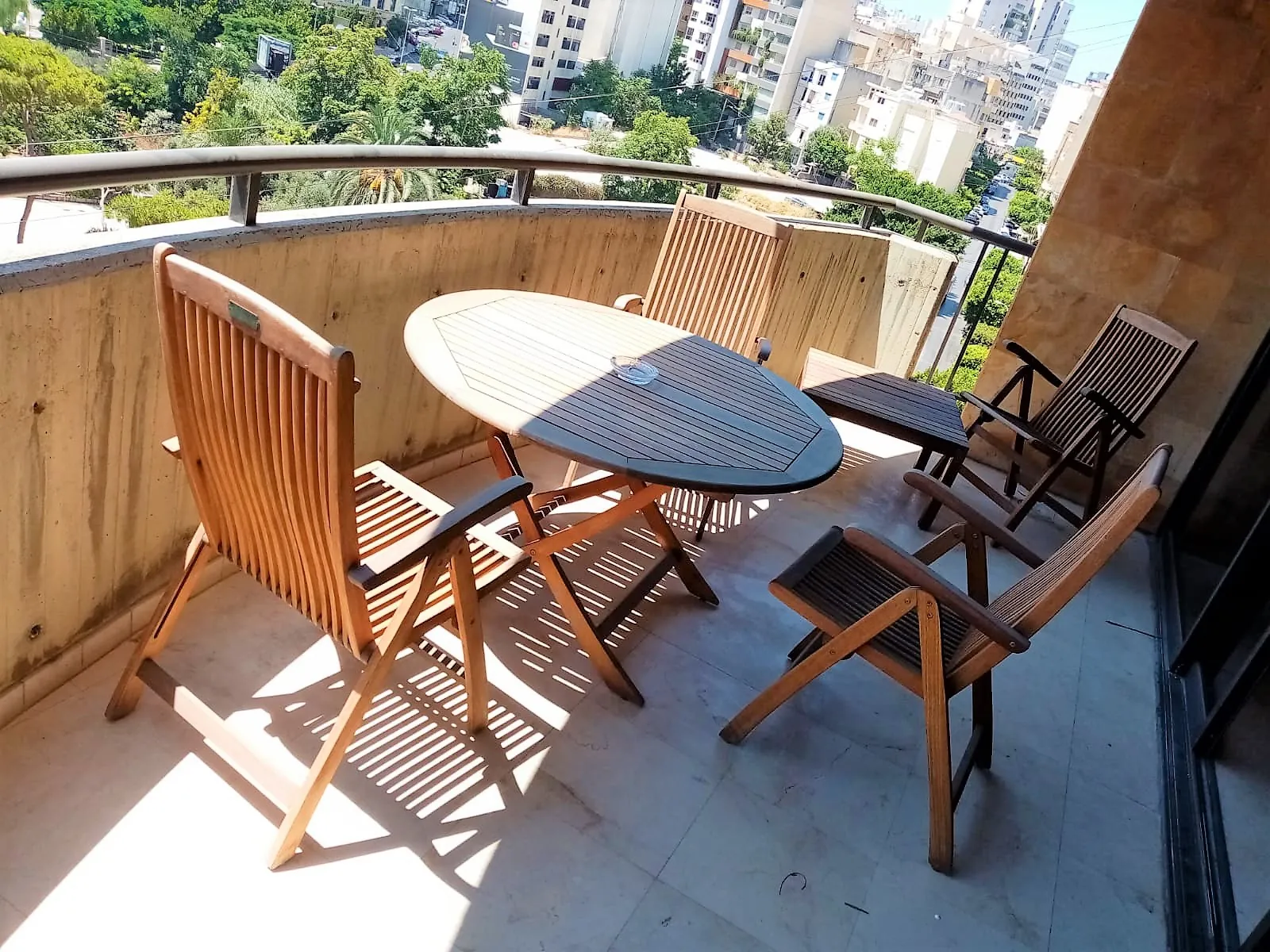 Spacious Apartment With Open City View For Sale in Achrafieh, Sioufi — الصورة 10