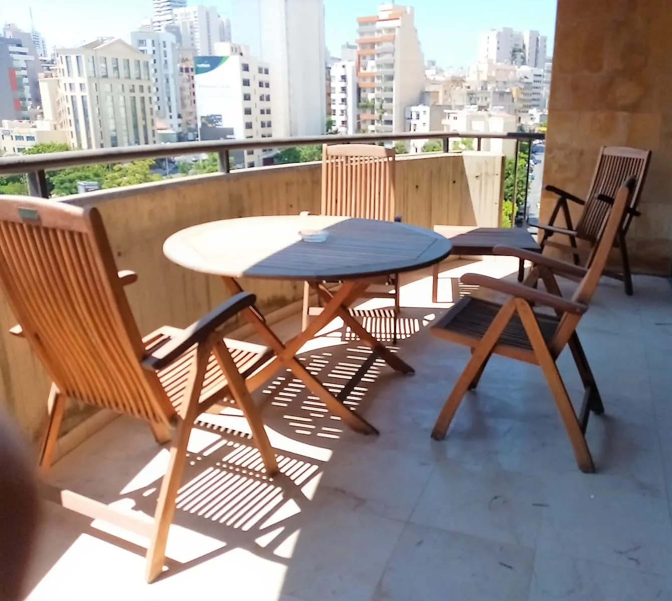 Spacious Apartment With Open City View For Sale in Achrafieh, Sioufi — الصورة 2