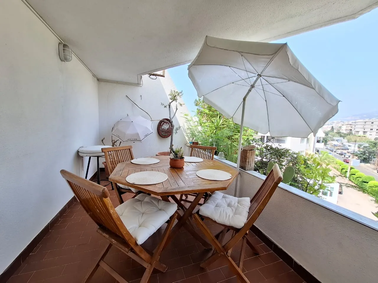 Furnished 2-Bedroom Chalet With Seaview & Terrace For Rent in Safra — الصورة 3