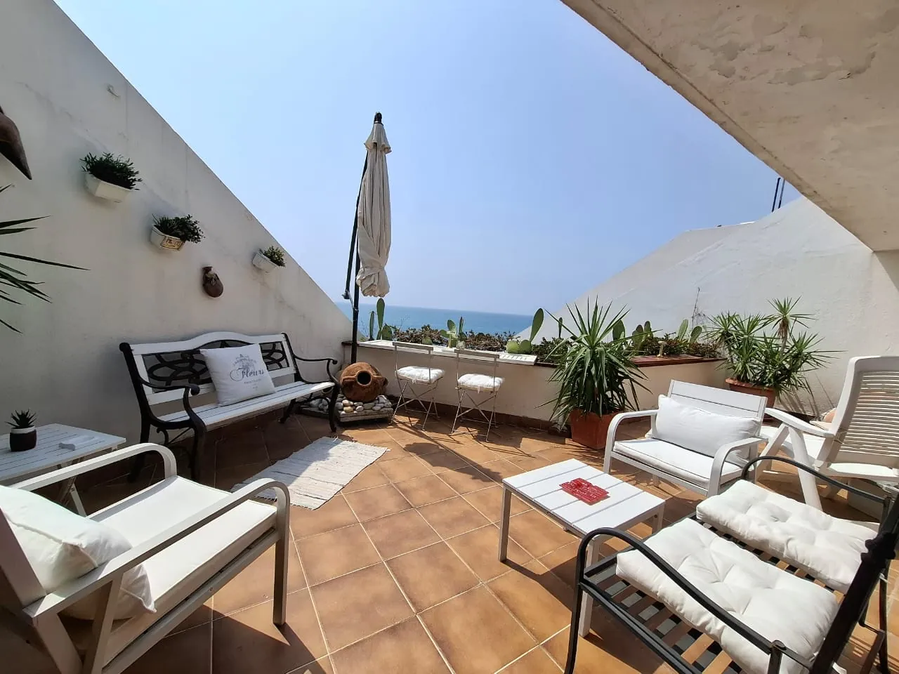 Furnished 2-Bedroom Chalet With Seaview & Terrace For Rent in Safra — الصورة 7