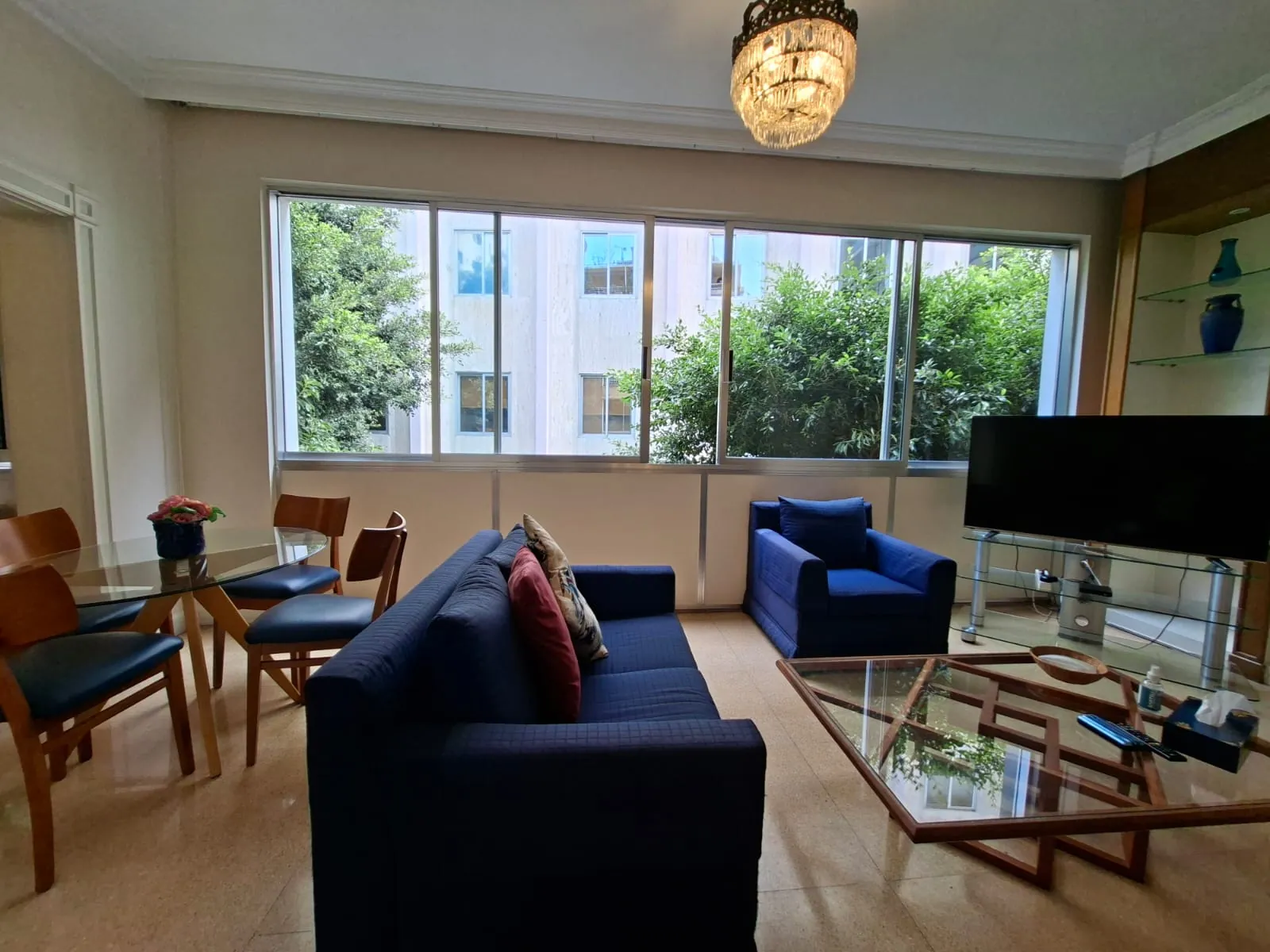Charming 3-Bedroom Apartment For Rent in Hamra, Close to AUH — الصورة 6