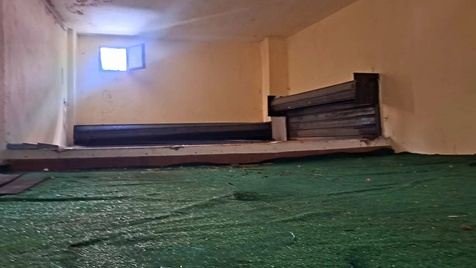 80 SQM Shop For Rent in Mar Elias, Ras Beirut — الصورة 2