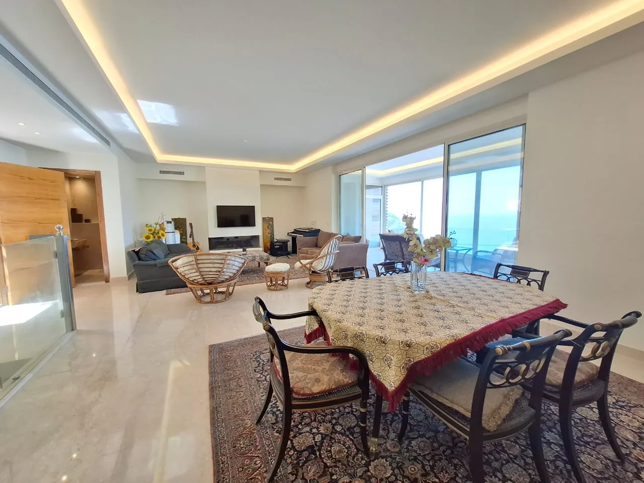 Triplex Apartment with Panoramic Sea View For Rent in Harissa — الصورة 2