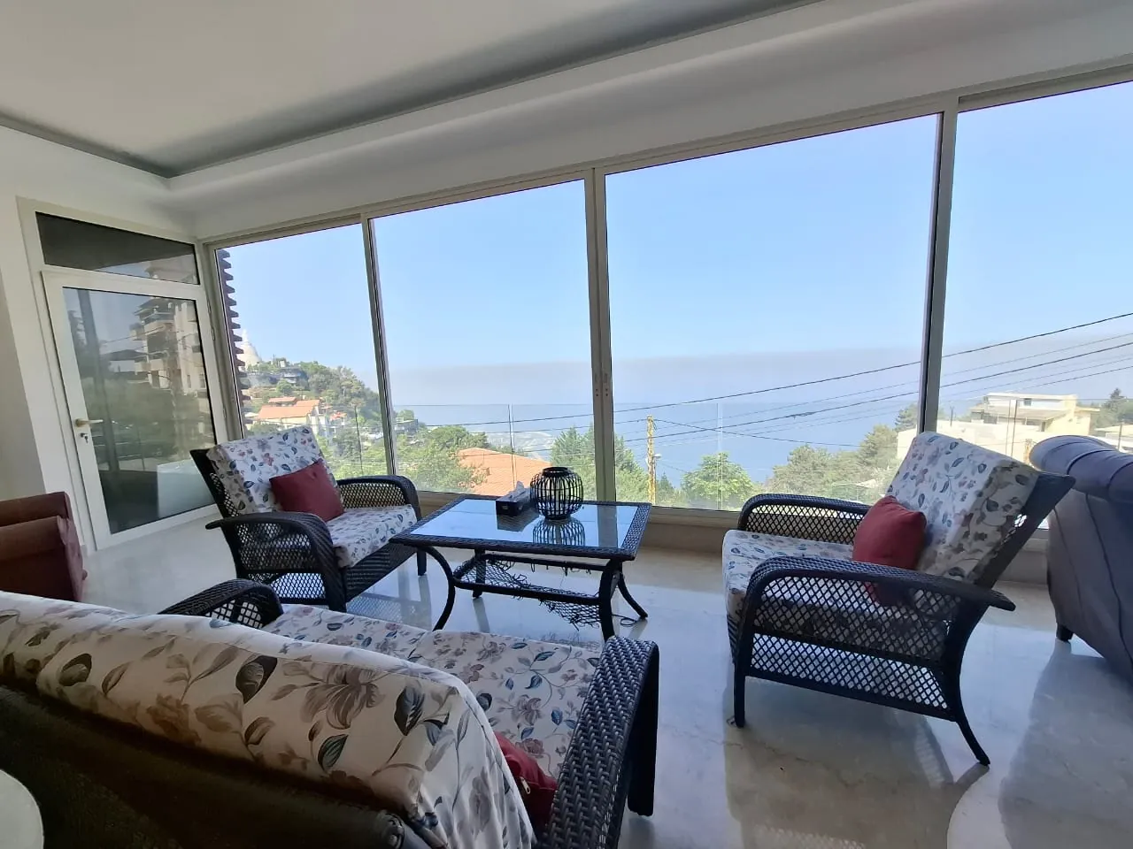 Triplex Apartment with Panoramic Sea View For Rent in Harissa — الصورة 3