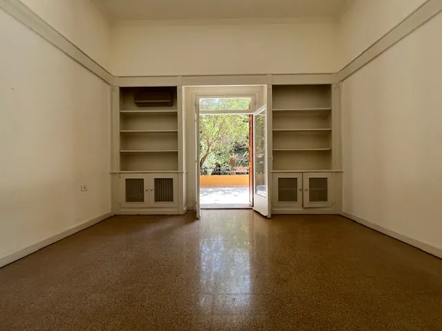 Unique 3-Bedroom Apartment with Terraces For Rent in Achrafieh, Monot — الصورة 6