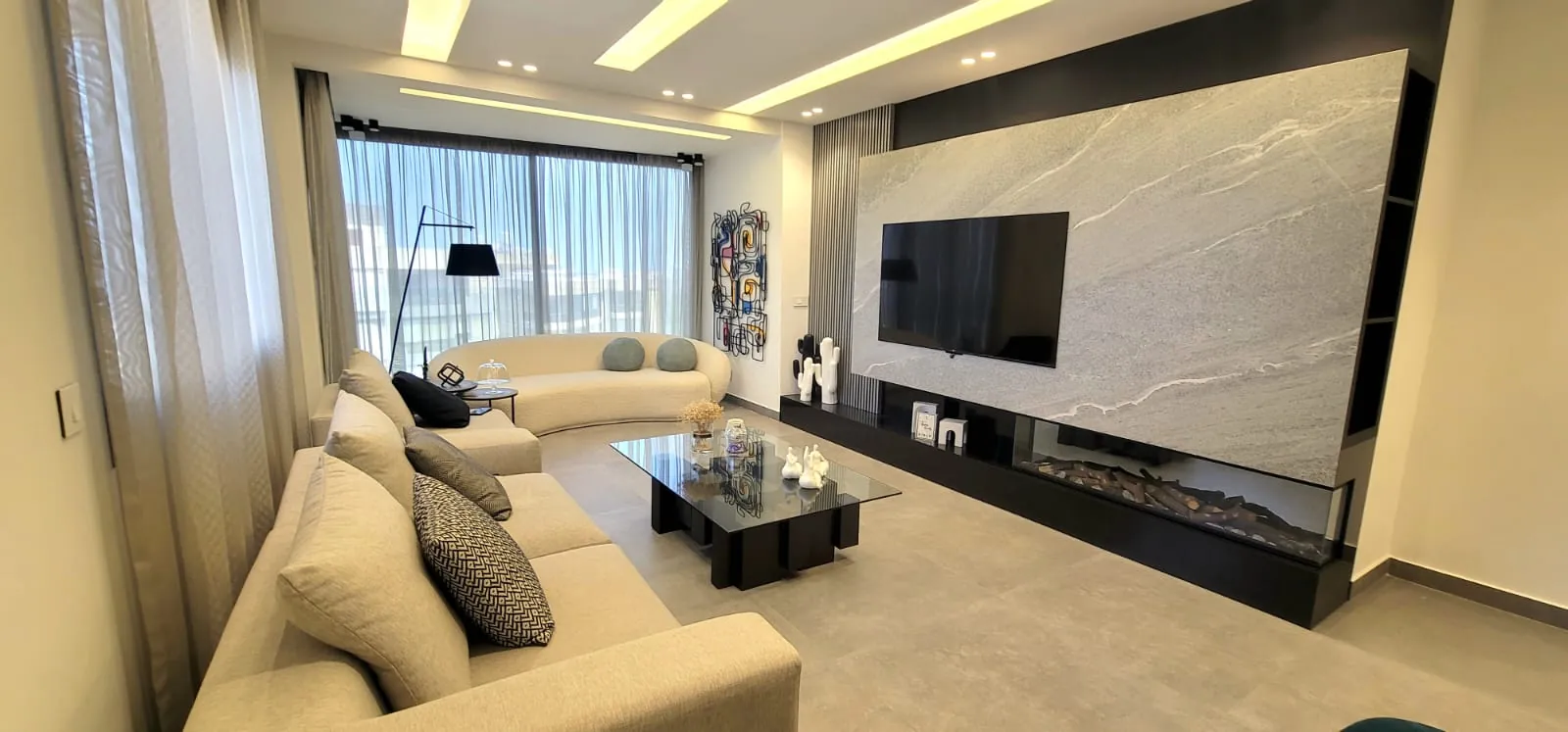 High-End Decorated & Furnished Apartment For Sale in Zouk Mosbeh — الصورة 2