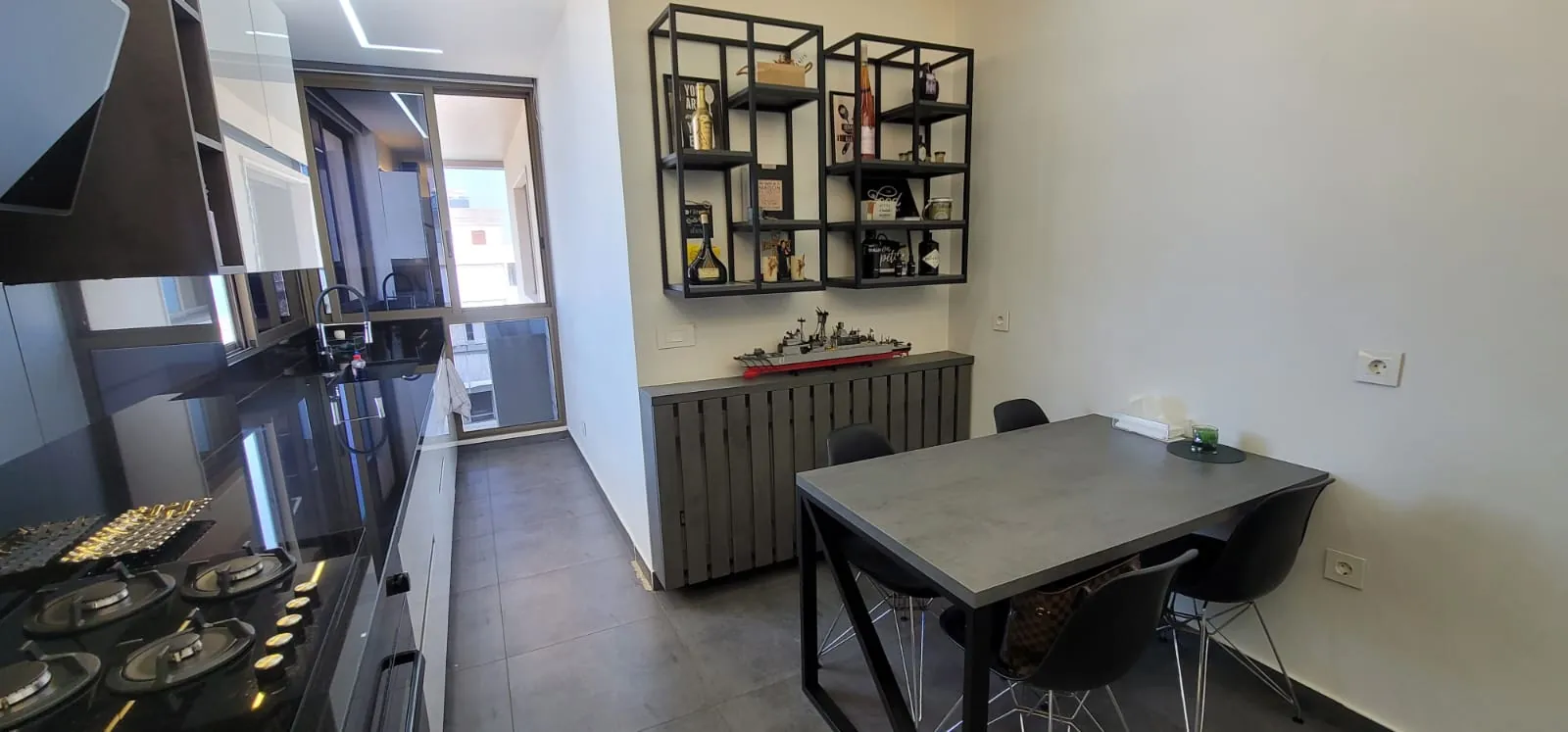 High-End Decorated & Furnished Apartment For Sale in Zouk Mosbeh — الصورة 4