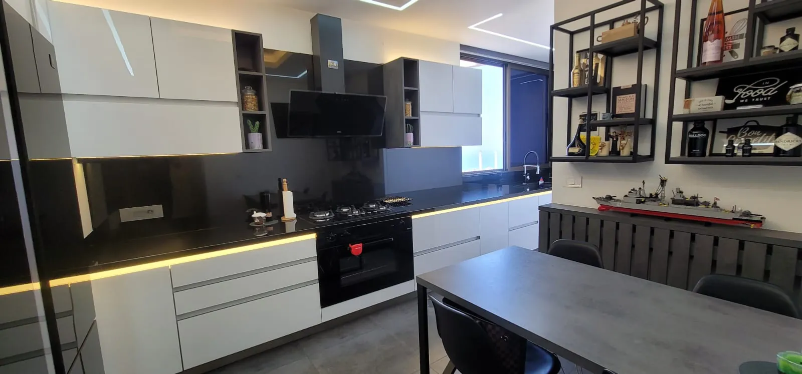 High-End Decorated & Furnished Apartment For Sale in Zouk Mosbeh — الصورة 6