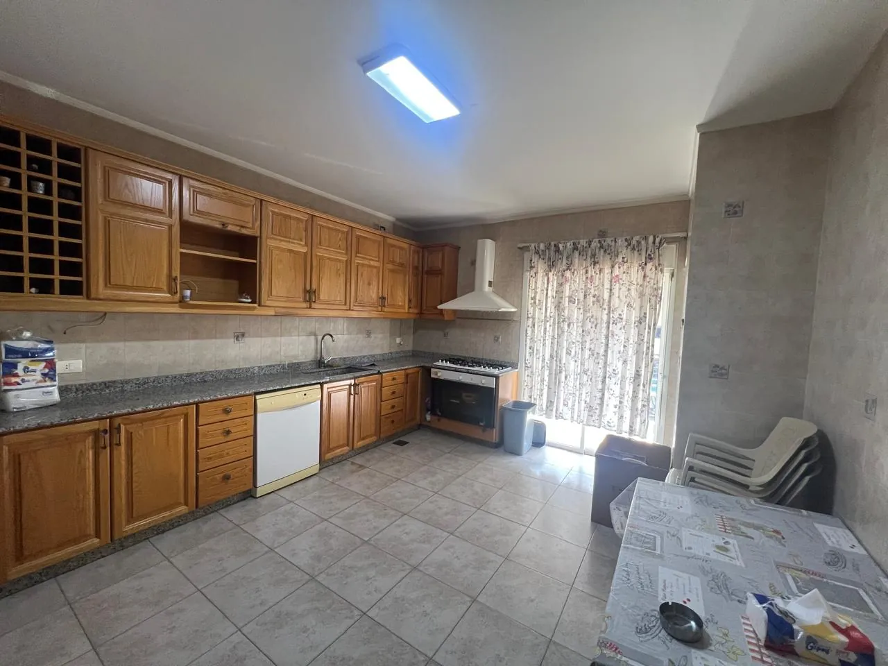 Spacious 3-Bedroom Apartment For Sale In Fanar — الصورة 10