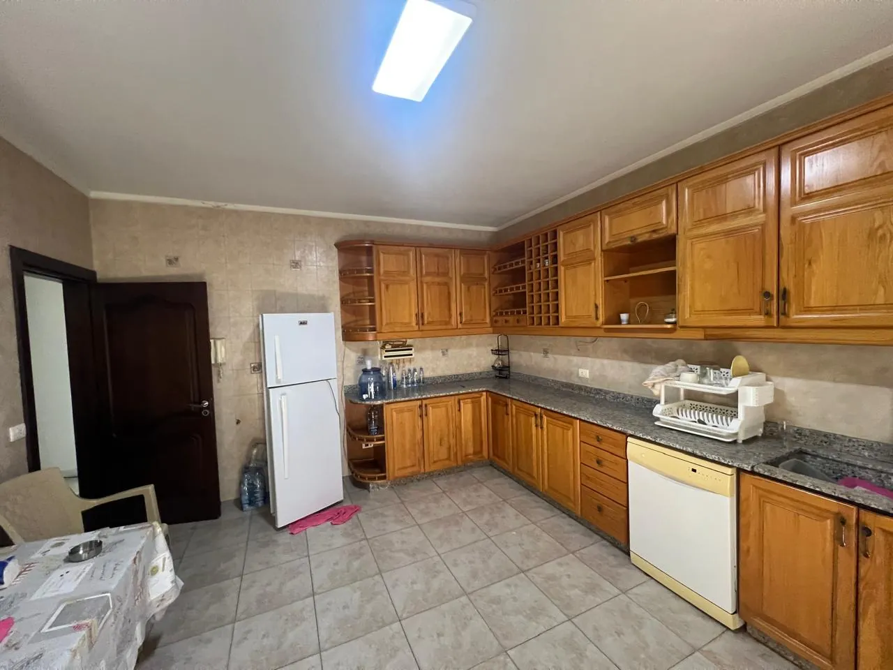 Spacious 3-Bedroom Apartment For Sale In Fanar — الصورة 3
