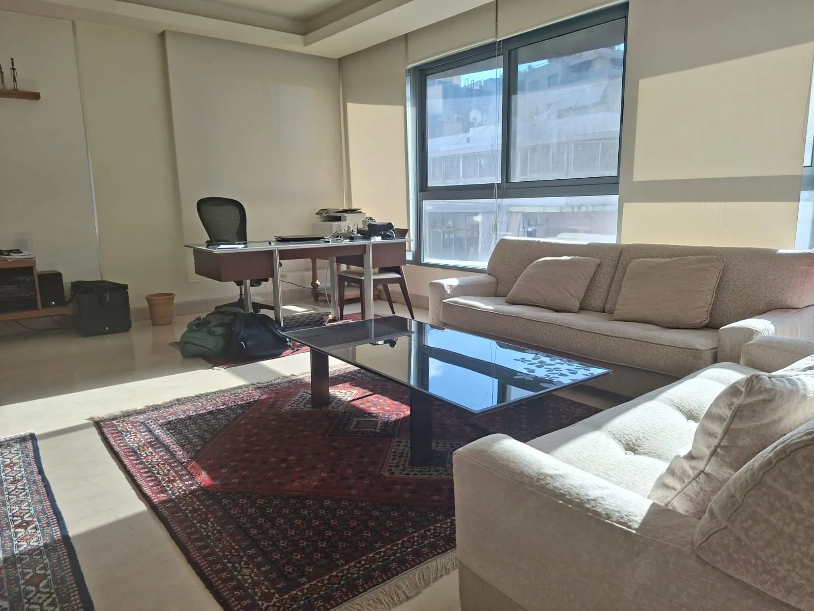 Modern & Furnished 3-Bedroom Apartment For Rent in Sanayeh, Ras Beirut — الصورة 2